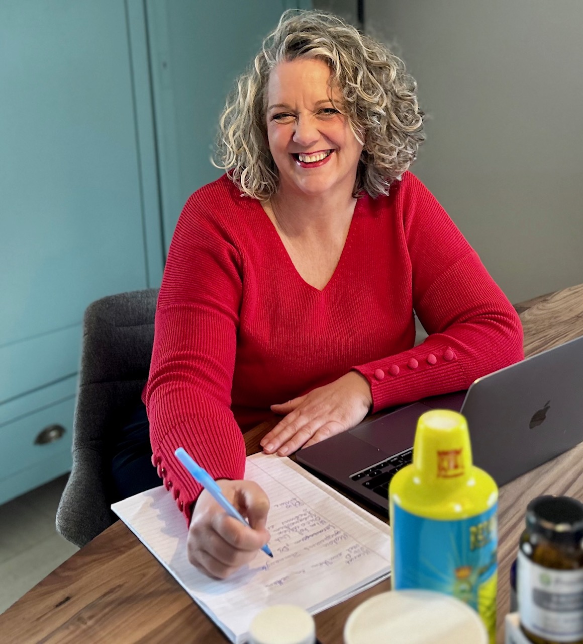 Niki Niki van de Ven expert in het op een natuurlijke manier vergroten van de vruchtbaarheid en verminderen van onbegrepen hormonale klachten